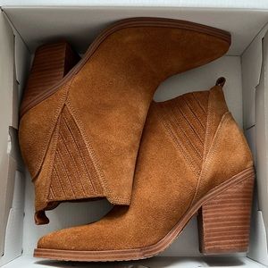 NWOT Marc Fisher Gadri Boots size 8